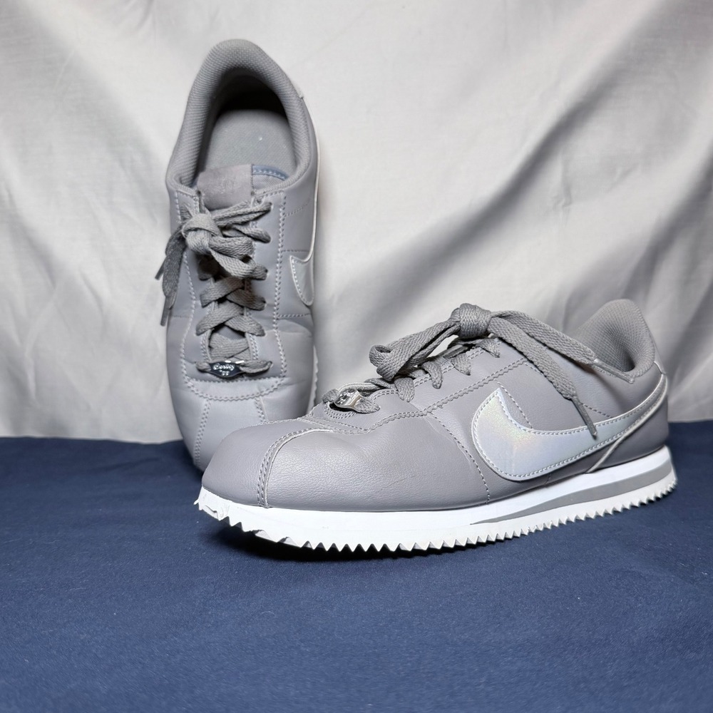 Nike Cortez Basic Kids 6.5y (Women's 8) Grey Iridescent Excellent Leather Retro